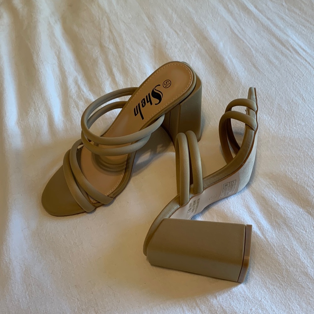 Nude chunky heels